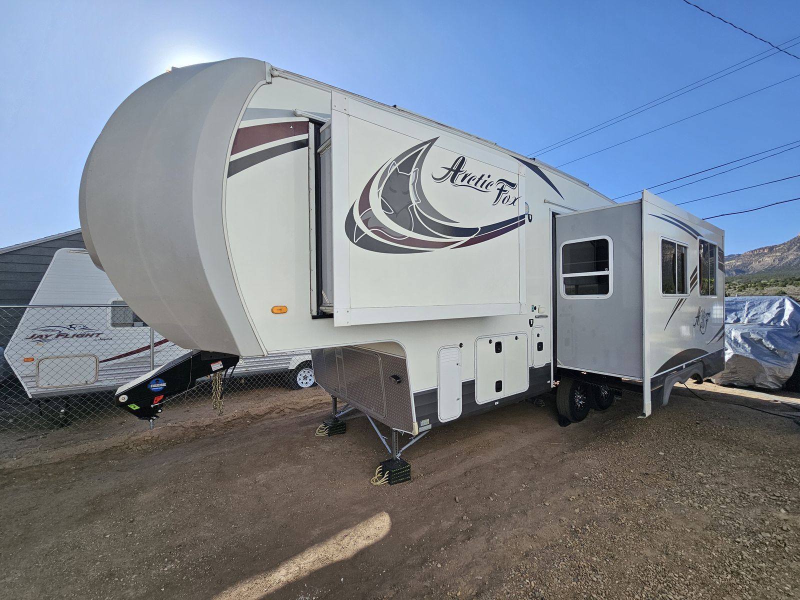 2018 arctic fox 27-5L