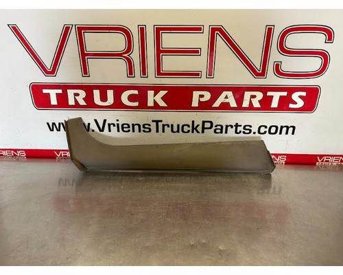 Used Peterbilt Right B Pillar Post Trim Cover, Part # 3029-4-252R
