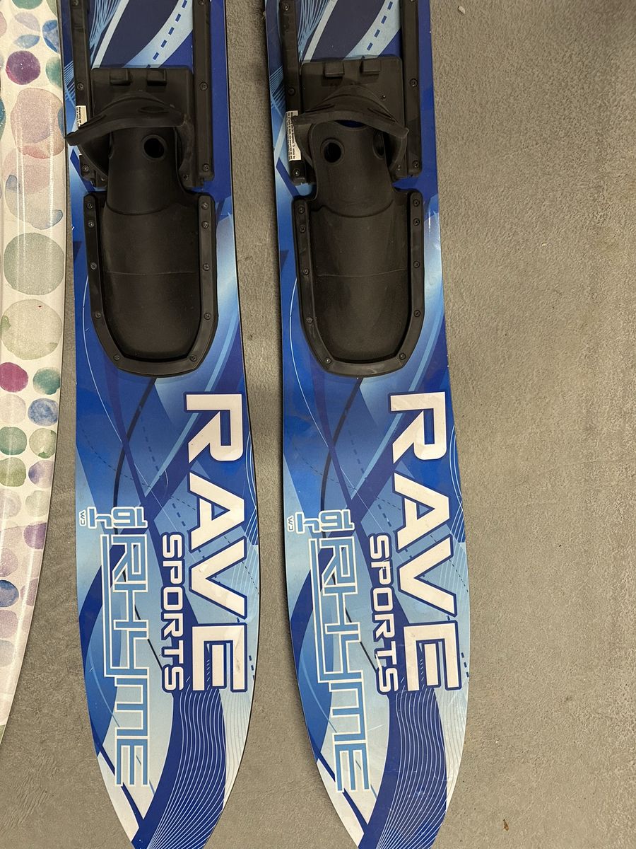 Rave Skis