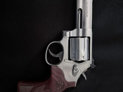 Deluxe Grips smith and Wesson 686 plus 4 “