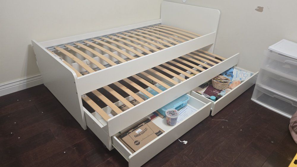 Trundle bed