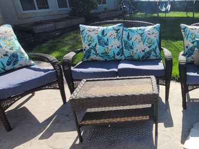 outdoor patio set-in great shape