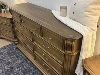 XXL pottery barn ( BROYHILL) dresser