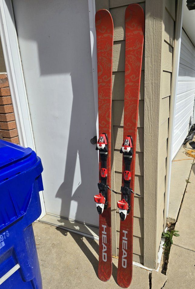 Head 183 cm mojo 90s
Nice flexible skis