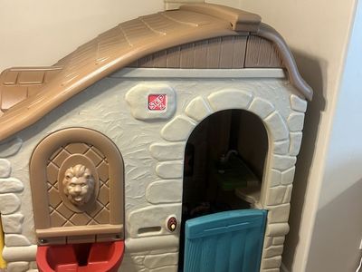Step2 Cozy Stone Cottage Kids Playhouse - Indoor/Outdoor Fun, Durable Plastic, Lion Head Detail