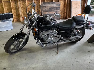Honda Magna Cruiser Motorcycle - Black - 1997