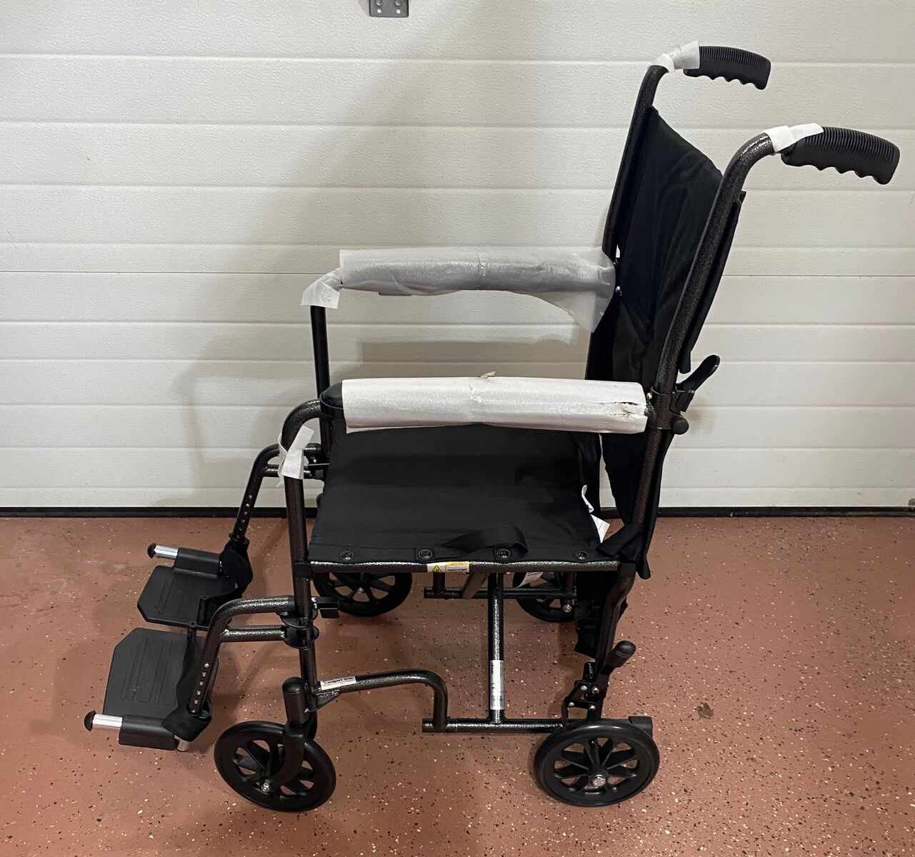 BRAND NEW VERY LIGHT DRIVE TRANSPORT WHEEL CHAIR