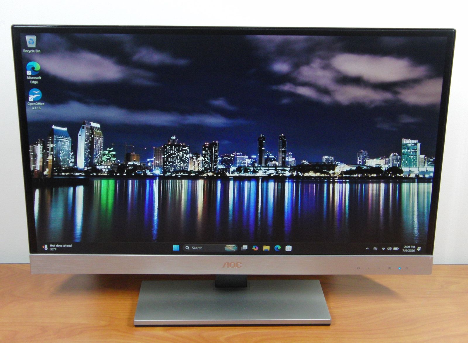 AOC I275FGH 27” Monitor ~ HDMI / VGA