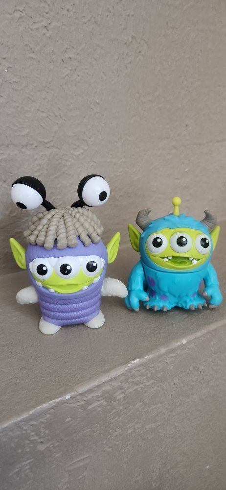 Disney Pixar Monsters Inc. Mattel GMJ38 Toy Aliens - Set of 2 Collectible Figures