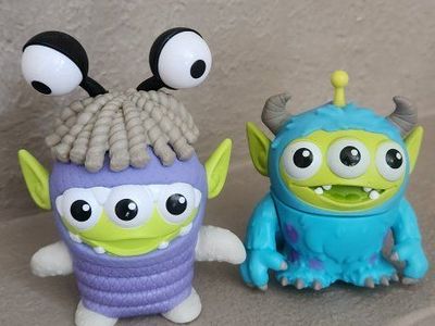 Disney Pixar Monsters Inc. Mattel GMJ38 Toy Aliens - Set of 2 Collectible Figures