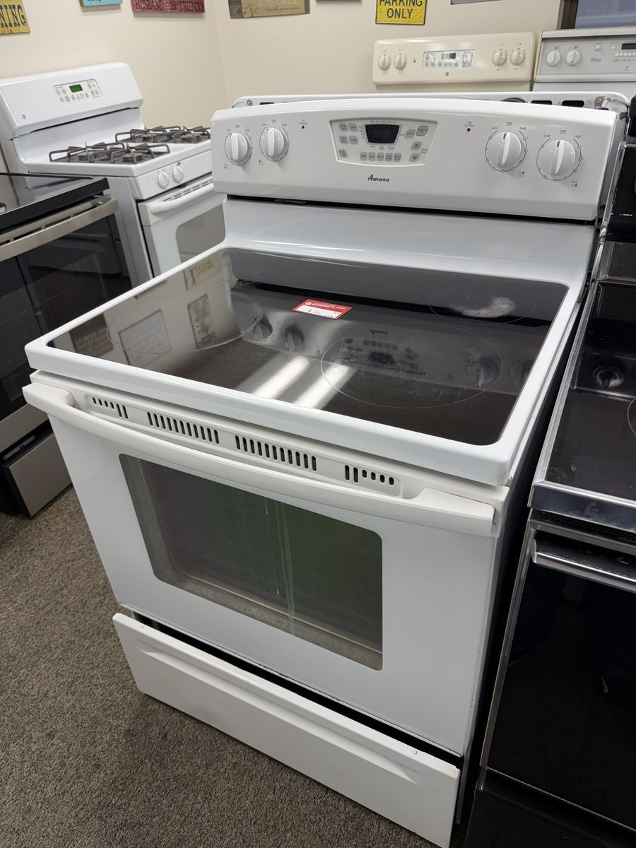 NICE CONDITION AMANA WHITE GLASS TOP RANGE