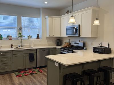Master Bedroom Suite for Rent - 3 Bed, 3 Bath Townhome w/ Private Bath, Walk-in Closet, Pool & Gym Access