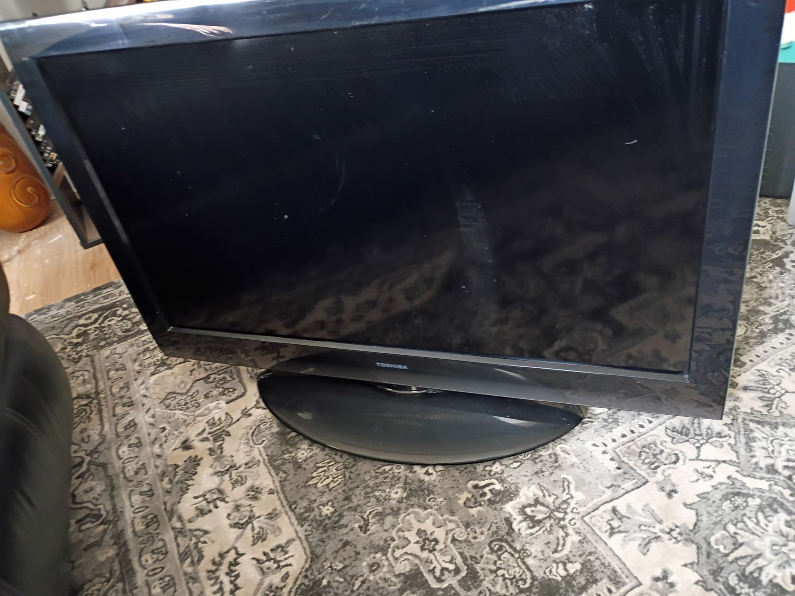 Toshiba 40-inch LED Smart TV - Works Great!