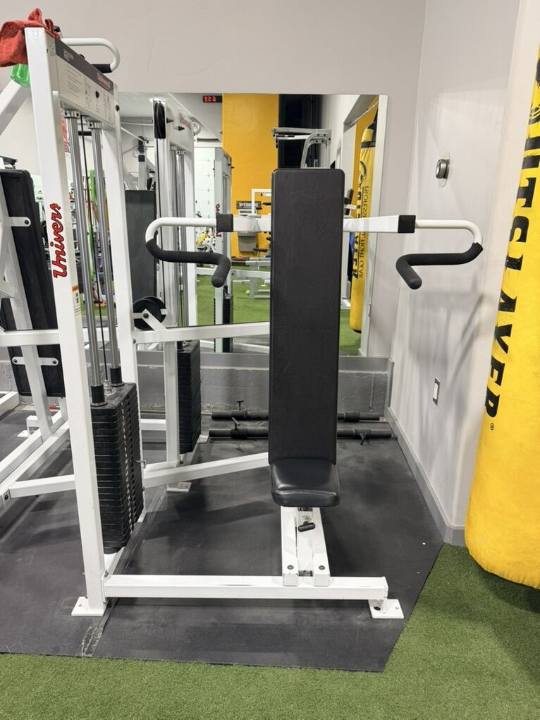 Universal Shoulder Press