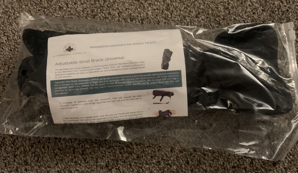 BRAND NEW ADJUSTABLE WRIST BRACE: UNIVERSAL SIZE
