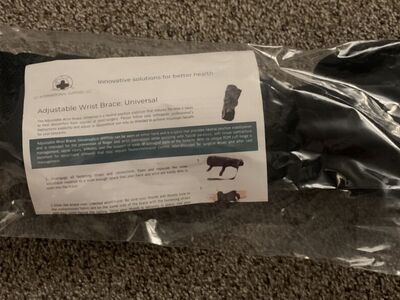 BRAND NEW ADJUSTABLE WRIST BRACE: UNIVERSAL SIZE