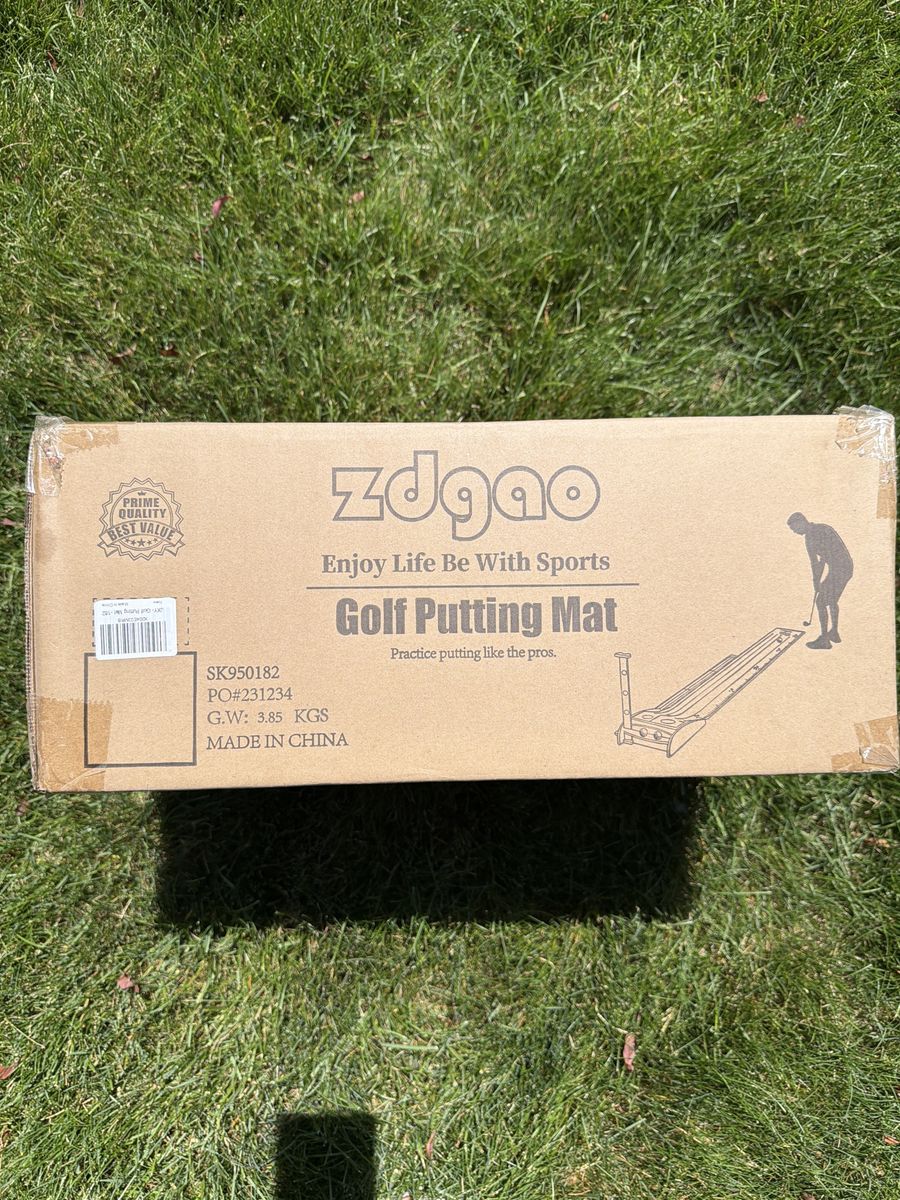 Zdgao Golf Putting Mat - Practice Putting Like the Pros - New in Box (SK950182)