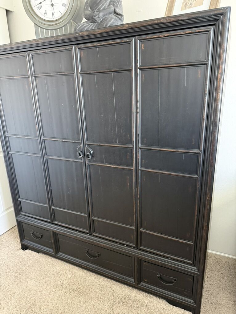 Armoire/TV Cabinet