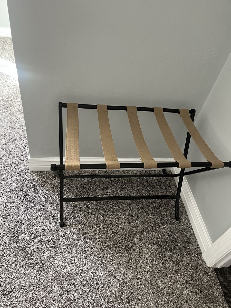 Guest room luggage rack