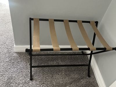 Guest room luggage rack