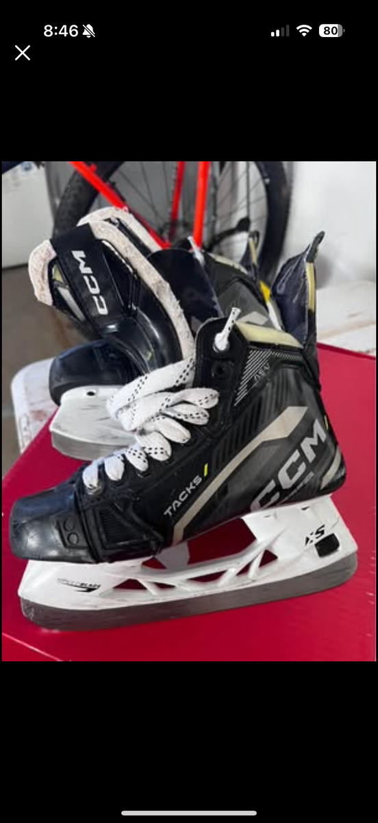 CCM tacks skates