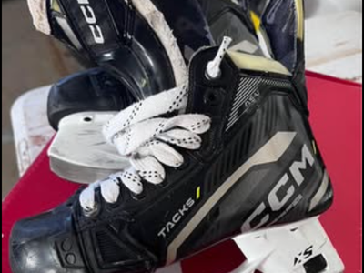 CCM tacks skates