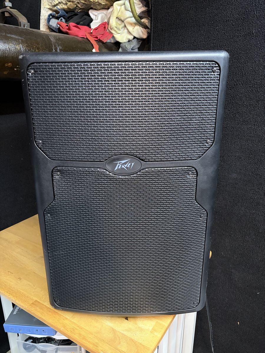 Peavey PVXp 15 15-inch Powered PA Speaker - Excellent Condition, High Performance