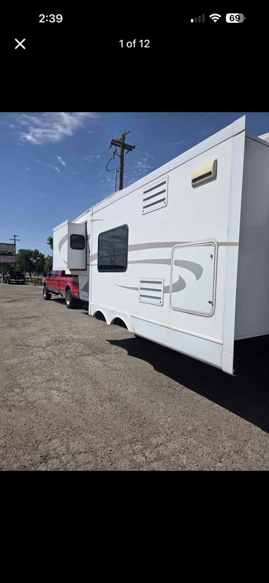 2007 HitchHiker II 5th Wheel Travel Trailer - Used, Well-Maintained, Towable