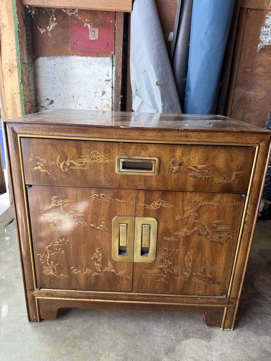 Vintage Chinoiserie Style Nightstand/End Table with Brass Hardware & Asian Landscape Motif