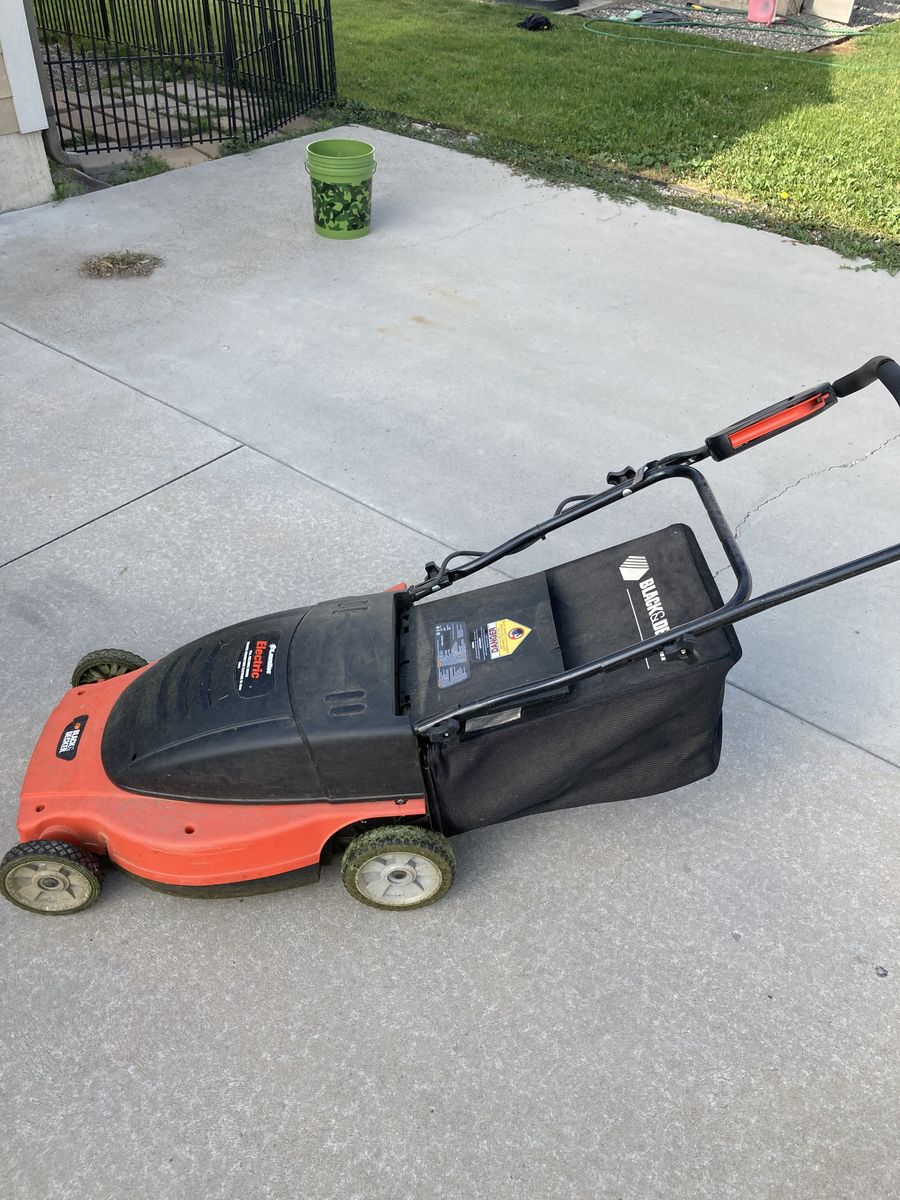 Black and Decker Electric Lawn Mower