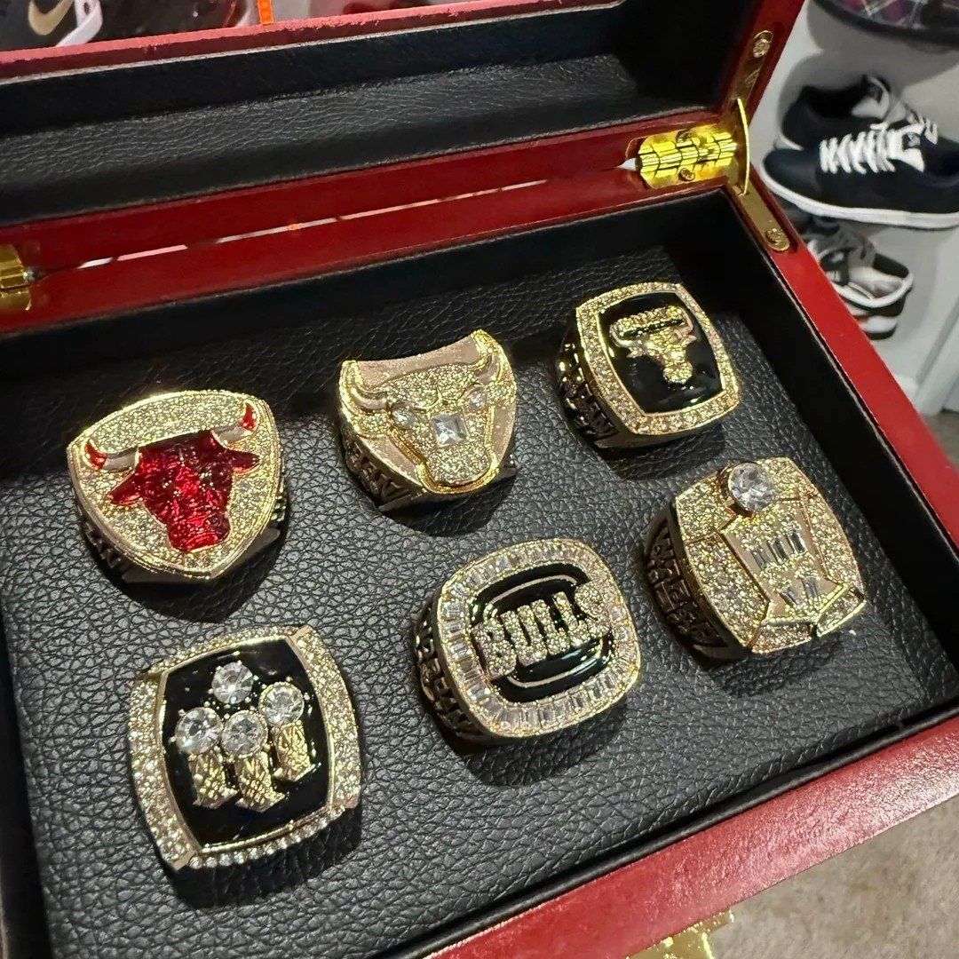 CHICAGO BULLS REPLICA CHAMPIONSHIP RINGS..SET OF 6