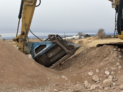 Excavator Screening Bucket - 320 Size - 3/4" Minus Output - TMB-70 Model