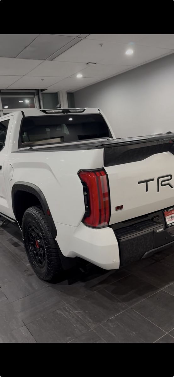 Toyota Tundra Factory Installed Bed Cover (5.5’ Current Generation)