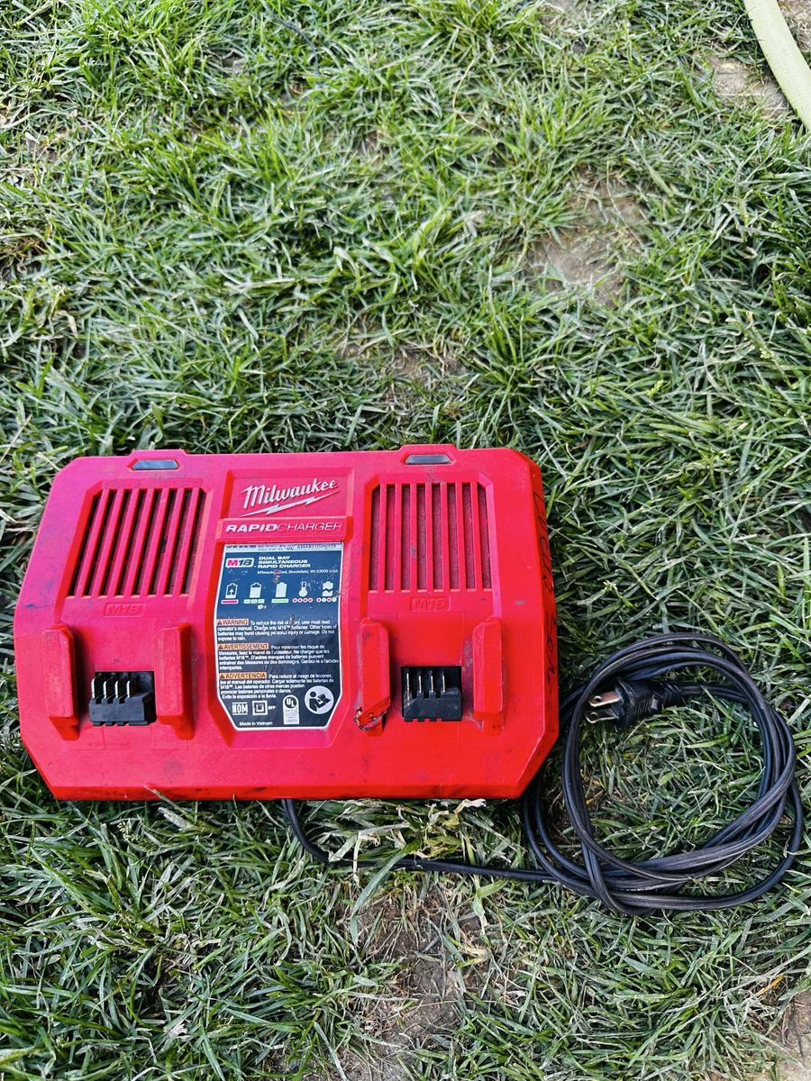 Milwaukee Dual Rapid Charger