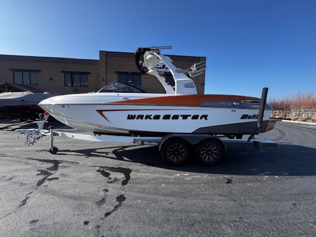 2016 Malibu Boats 23 LSV
