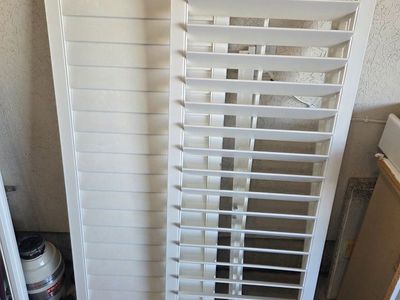 White Louvered Bi-Fold Shutters - Set of 2 Panels, Excellent Condition