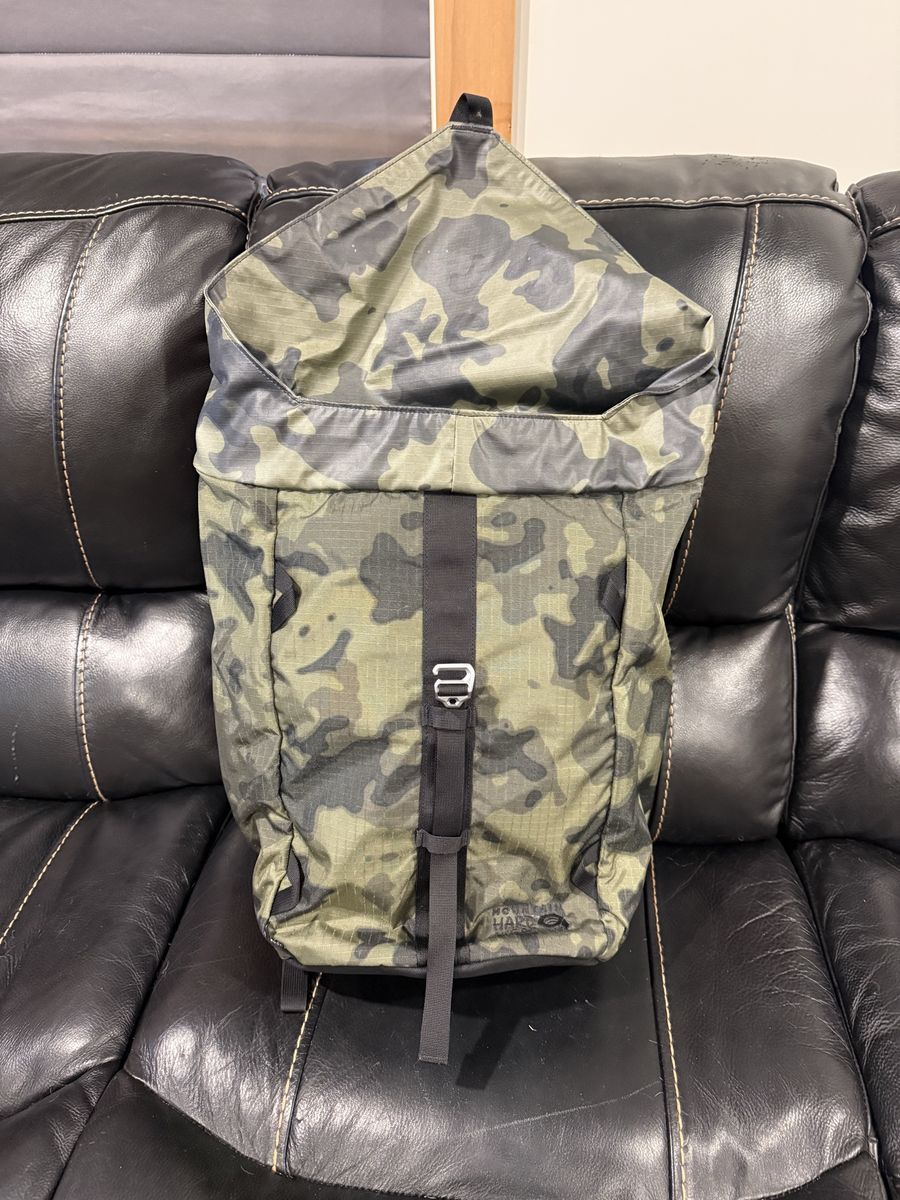 Brand: Mountain HardwearModel: Camp 4 Printed BackpackColor: Light Army Camo PrintSize/Capacity:  25L