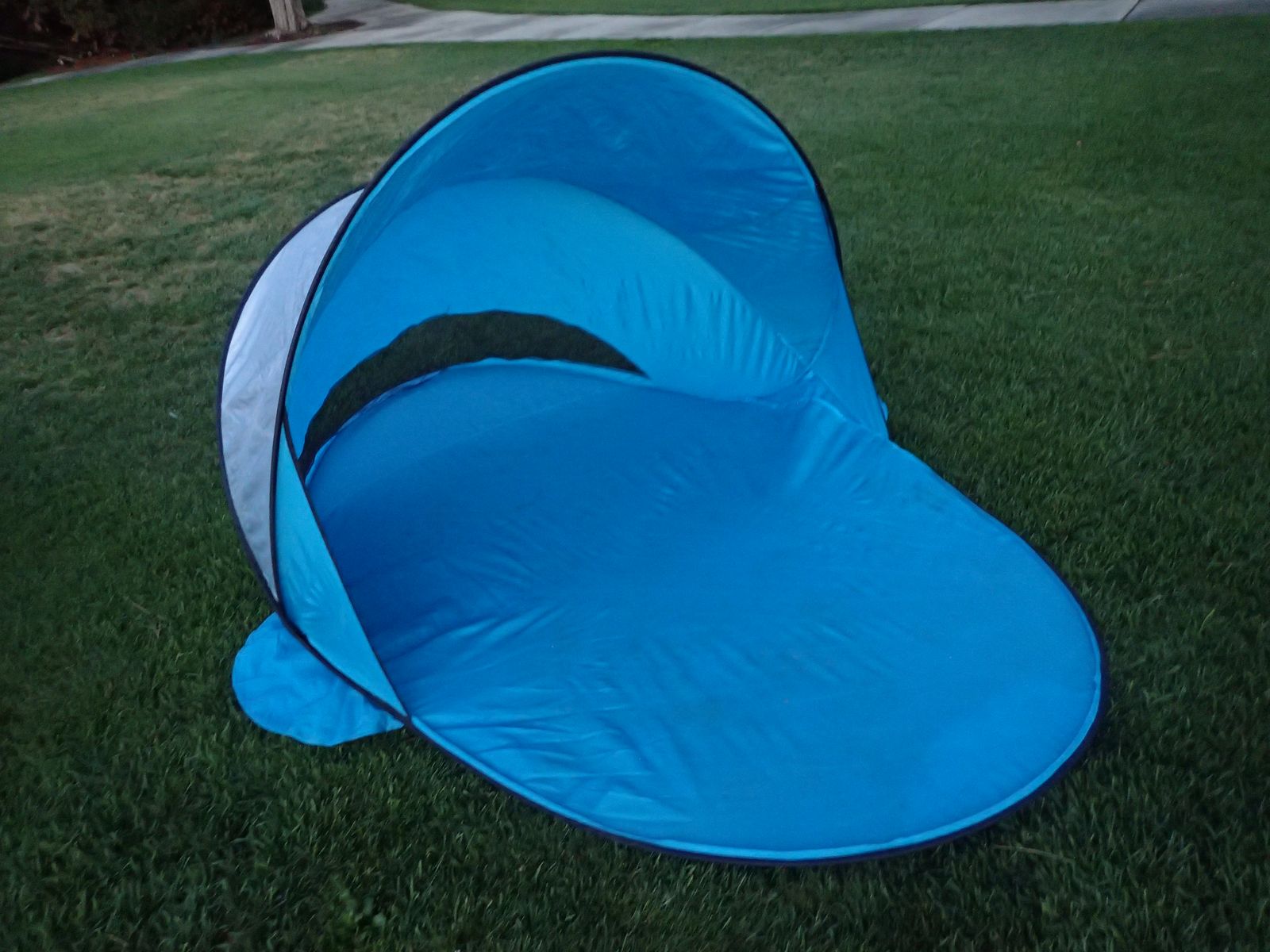 Beach Shade Tent Pop Up/Fold Up with Carry Case