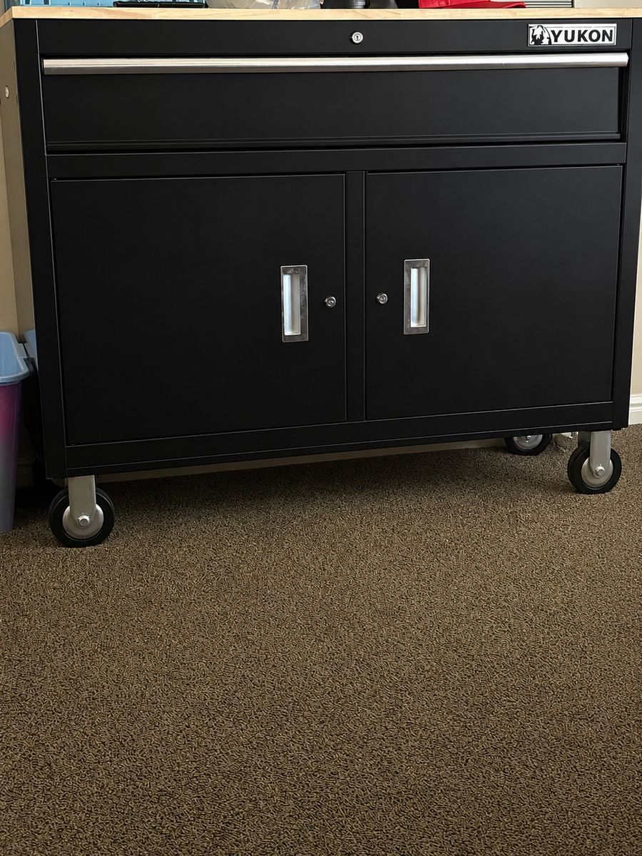 Yukon Rolling Tool Chest Cabinet with Wheels