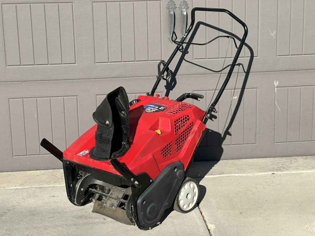 Troy-Bilt Squall 208E 21” Single-Stage Snow Blower