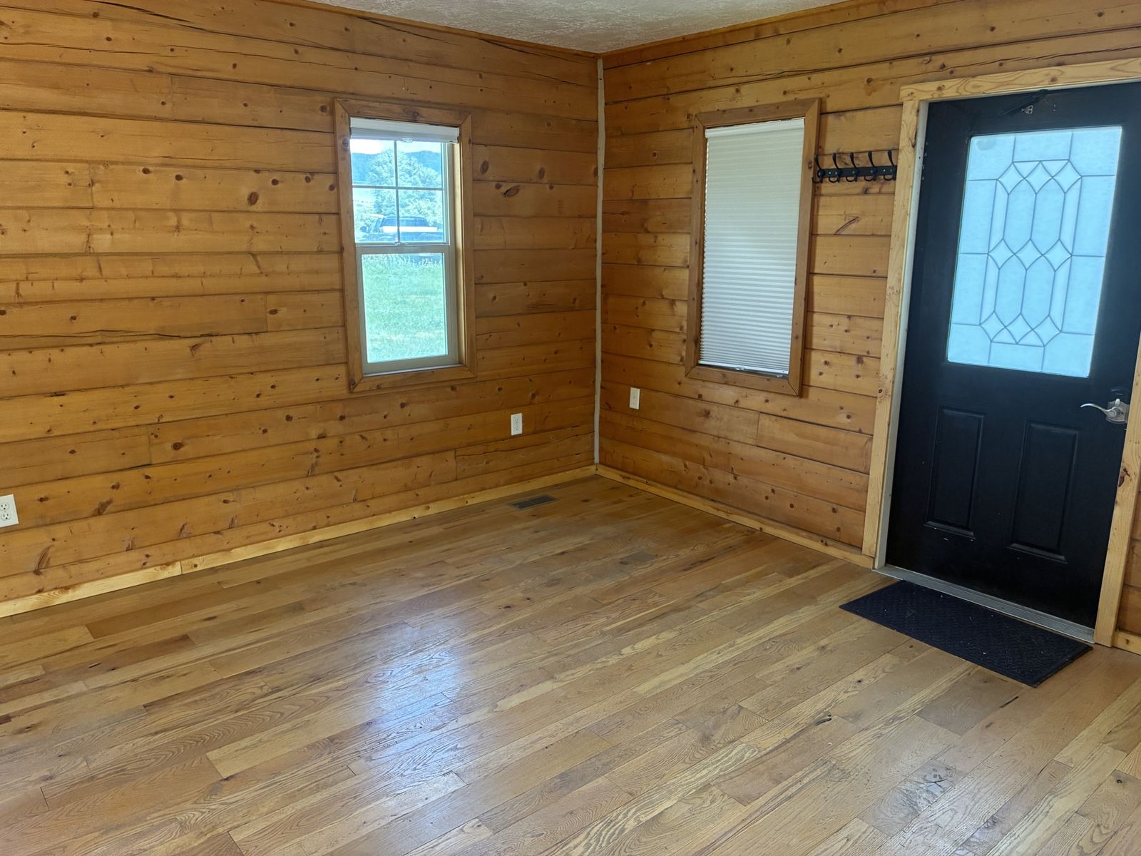 Main image 6