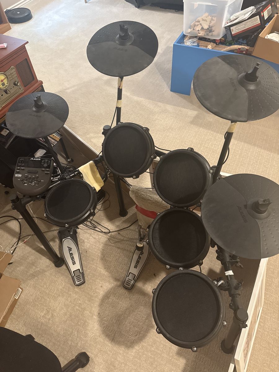 Alesis Nitro Mesh Kit Electronic Drum Set - Complete 8-Piece Kit with Mesh Heads