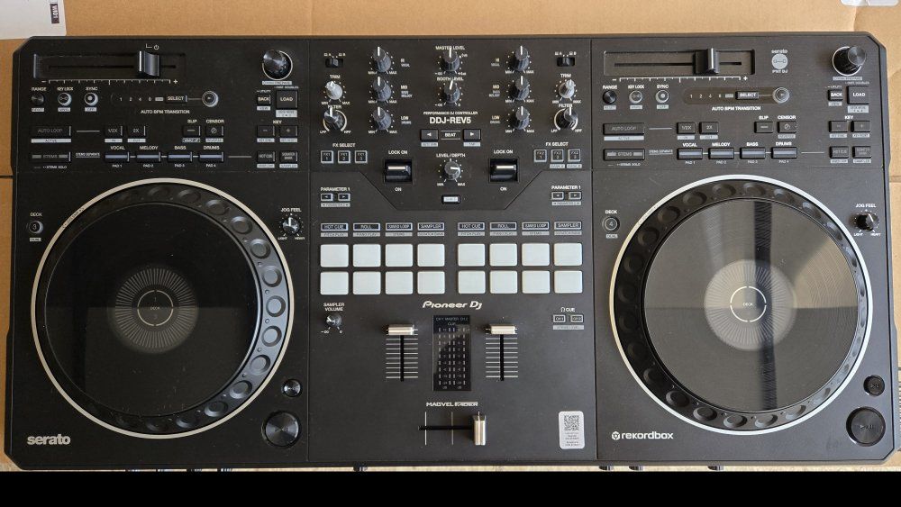 Pioneer DDJ REV5 Rekordbox Serato DJ Controller