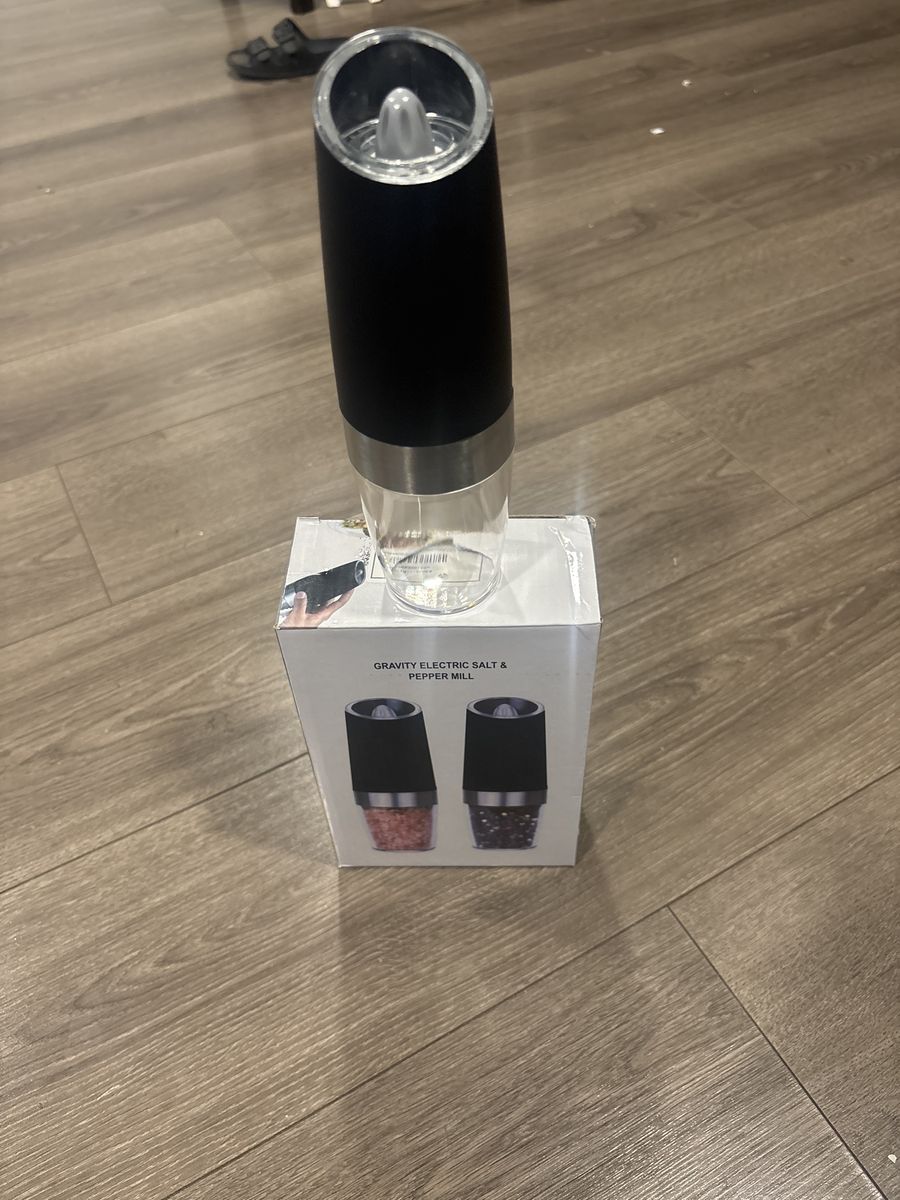 Electric sale and pepper mill