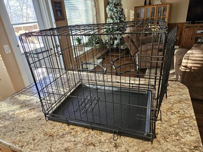 Pet kennel or crate medium size like new!