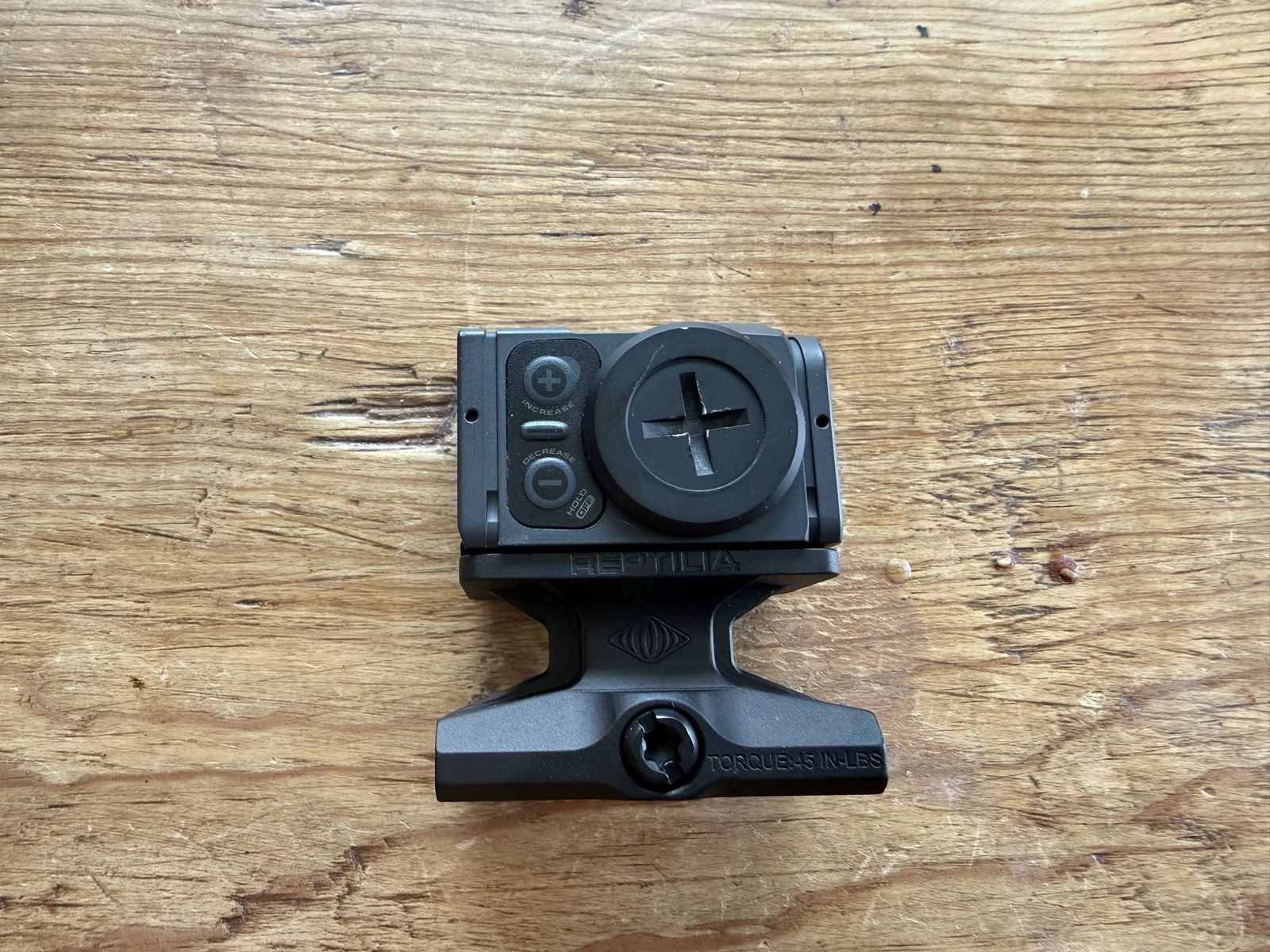 Aimpoint Acro P2 with a reptilia mount