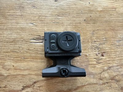 Aimpoint Acro P2 with a reptilia mount