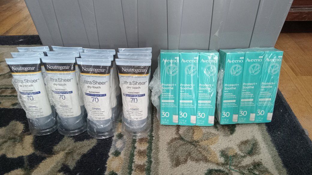 18 Avieeno & Neutrgena Sunscreen Protect + Sooth