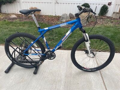 GT Avalanche 3.0 Mountain Bike