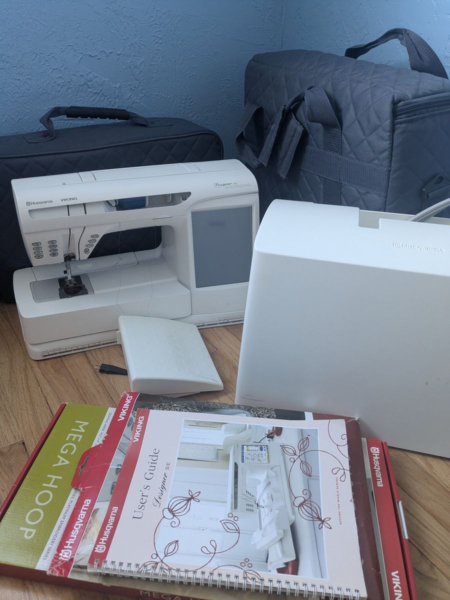 Husqvarna designer se embroidery sewing machine with lots of extras